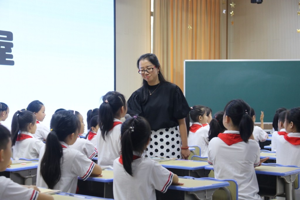 天元区承办株洲市小学语文统编教材策略单元教学专题研讨活动