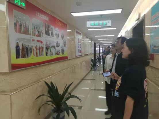 新疆吐鲁番市文化馆馆长阿力木来区文化馆参观交流