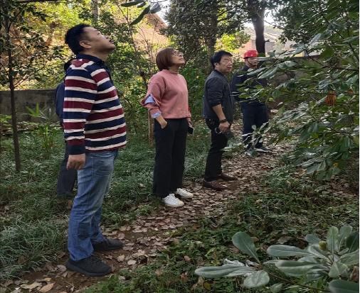 区住建局开展在职党员进社区活动