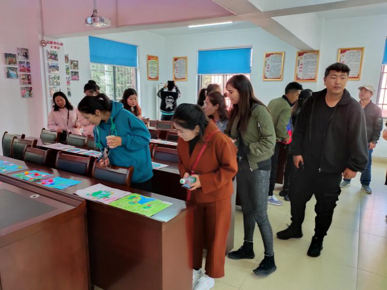 西藏扎囊县新任村（居）党支部第一书记培训班到董家塅街道南苑社区参观考察