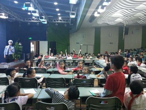 天元交警深入银海学校开展交通安全宣传