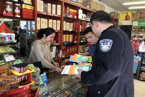 经侦支队开展在职党员进社区志愿活动