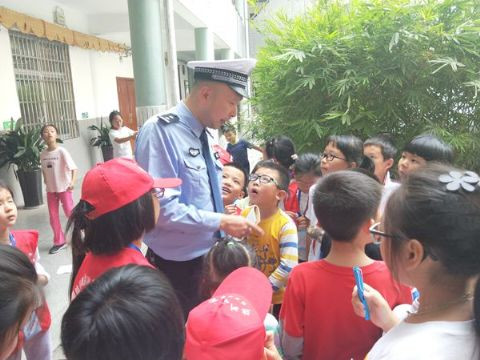 天元交警深入银海学校开展交通安全宣传