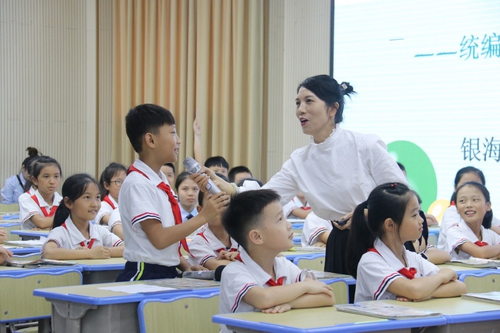 天元区承办株洲市小学语文统编教材策略单元教学专题研讨活动