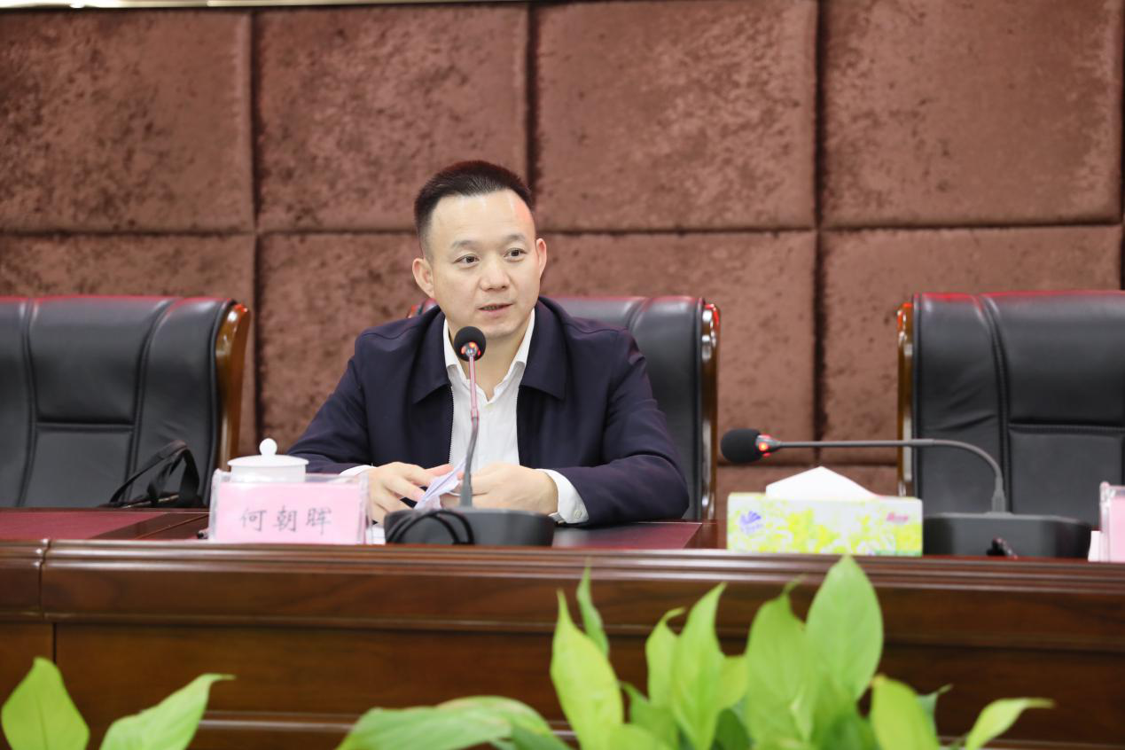 何朝晖赴国资系统讲主题党课
