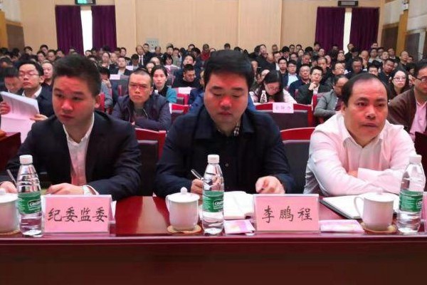 攸县组织收看全国脱贫攻坚先进事迹湖南巡回报告电视电话会