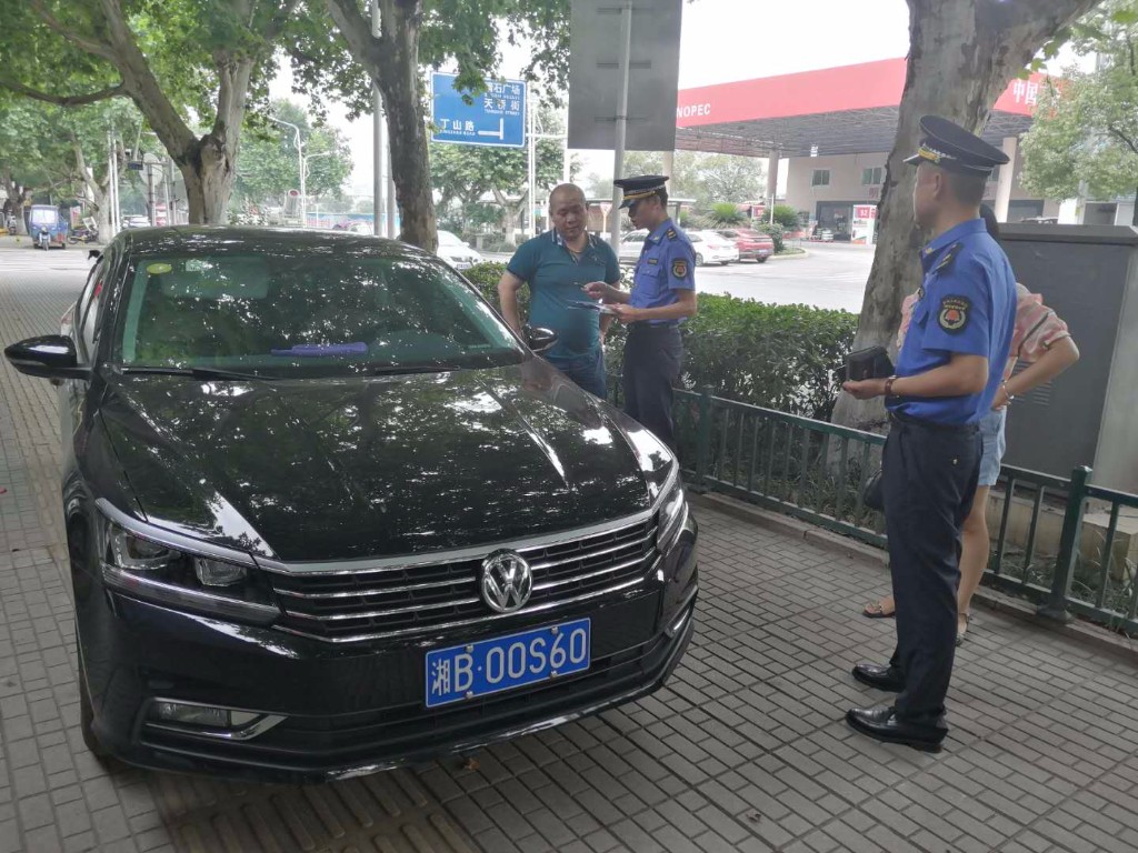 人行道违停处罚系统上线4个月 全市共“贴单”执法41045台次
