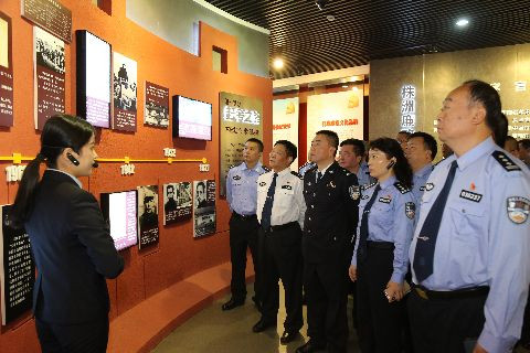 市公安局组织前往市反腐倡廉教育基地参观学习