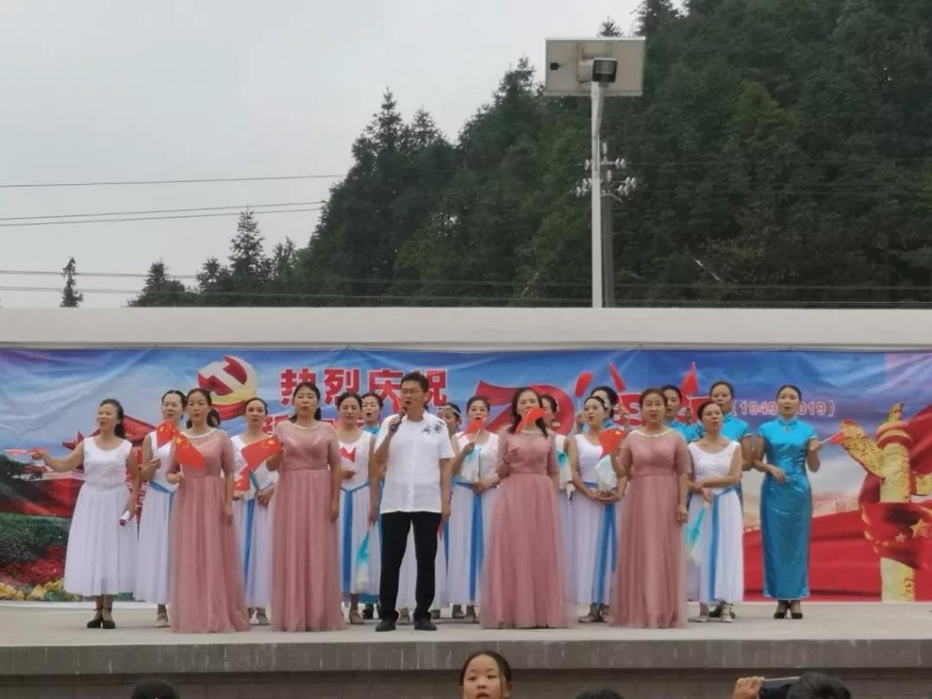 2019年天元区文化馆送戏、送书画下乡惠民活动走进三门镇白石村！