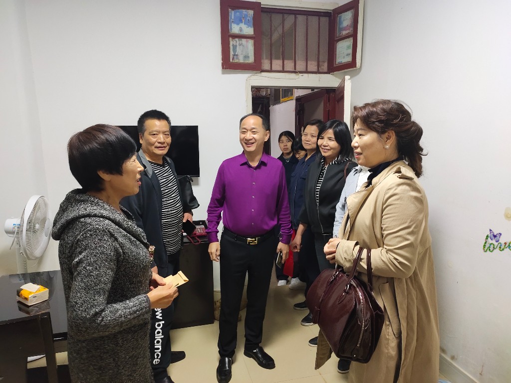 董家塅片区人大代表慰问受灾困难群众