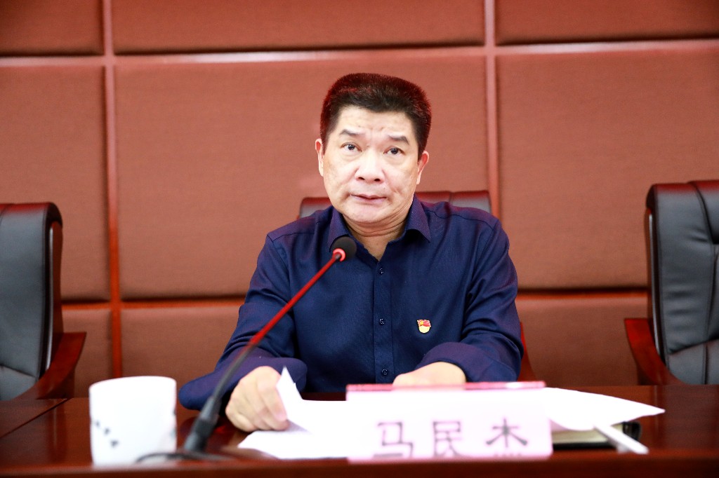 市委组织部副部长马民杰同志为城管干部上“不忘初心、牢记使命”主题教育专题党课并开展调研