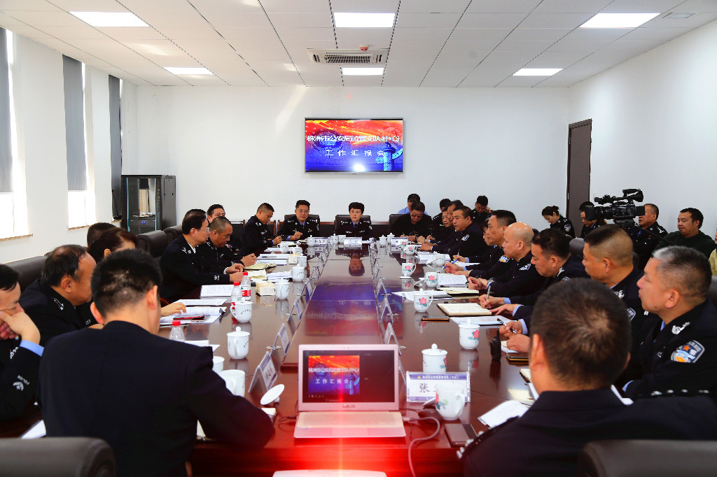 李晓葵及在家局领导视察市监管中心并参加揭牌仪式