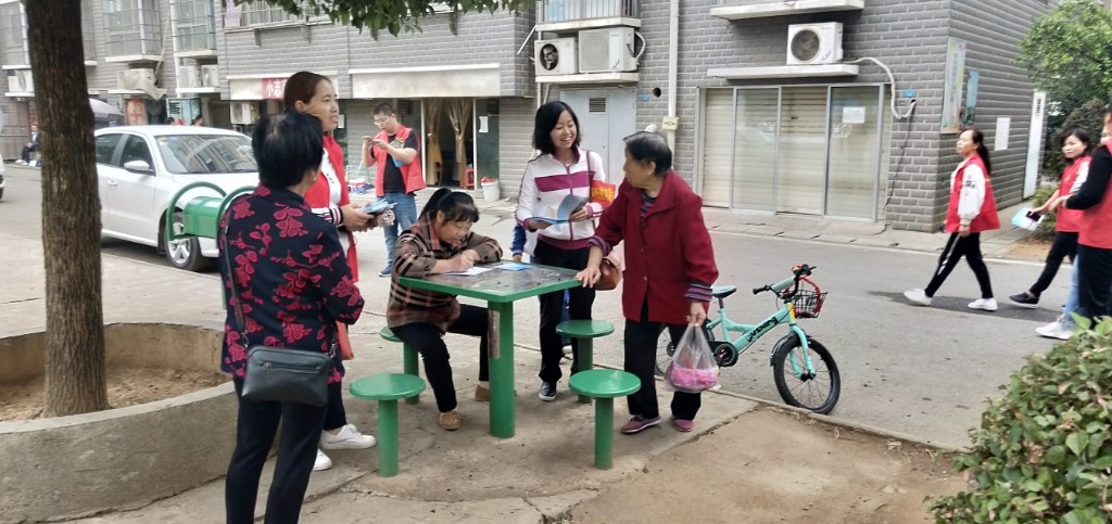 区残联：入户宣讲文明创建 共建美丽和谐新区