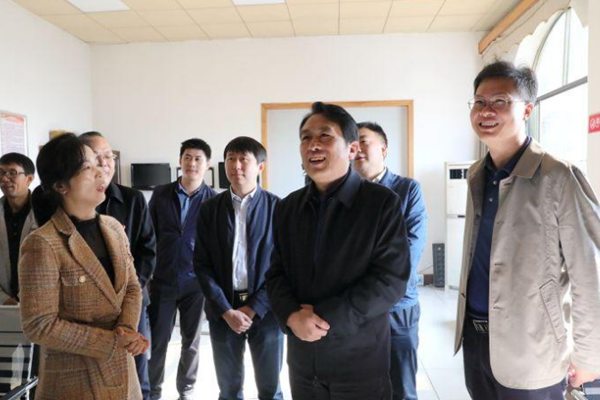 县委书记康月林与全县新闻工作者欢聚一堂　共同庆祝第20个中国记者节　勉励：践行初心使命　争做合格党媒人
