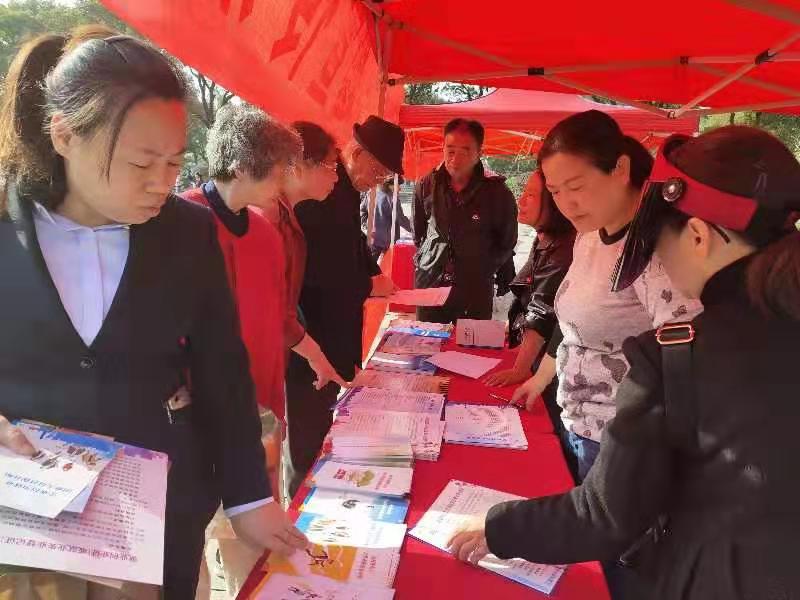 芦淞区开展稳就业政策宣传活动