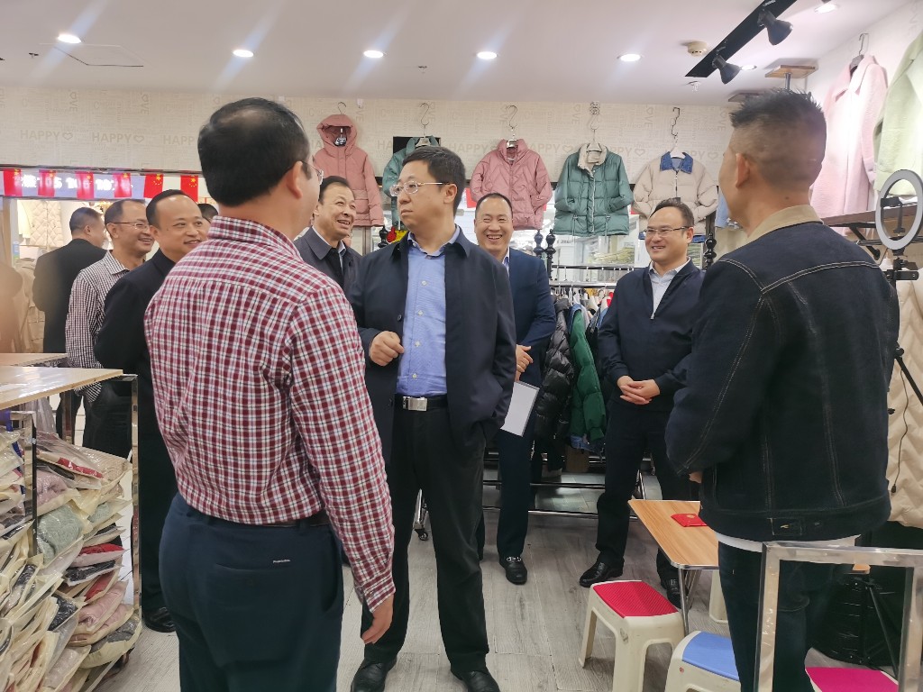国家发改委就业司副司长常铁威一行调研芦淞服饰市场