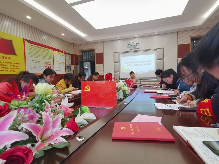 先进事迹感人至深 榜样力量催人奋进 ——天元教育系统深入开展学习朱再保、甘厚美、龙俊同志先进事迹