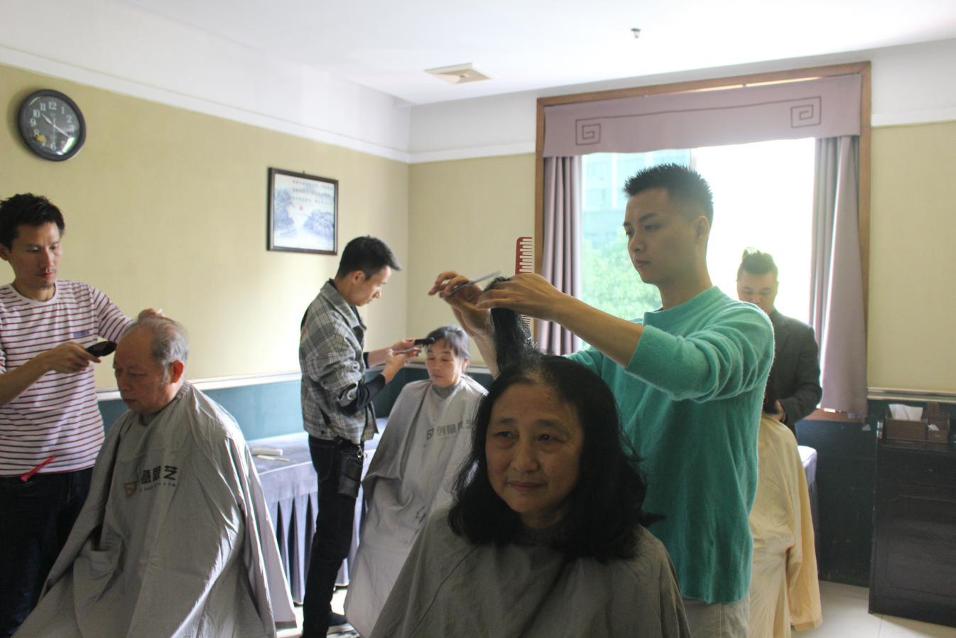 免费午餐、理发、按摩……天元区智慧养老免费体验活动送出多项贴心服务