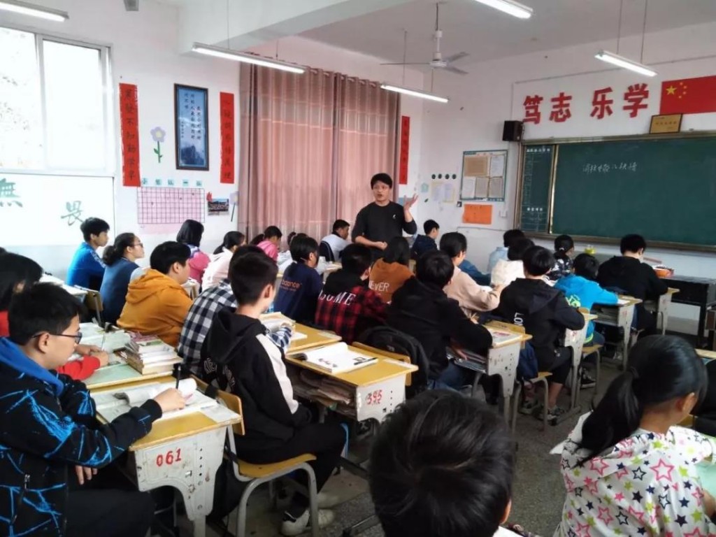送教下乡显真情、结对共建促提升