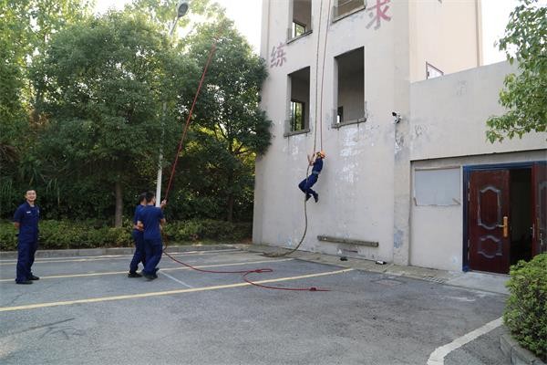 探秘栗雨消防中队 ——天元区火炬幼儿园参观消防队活动