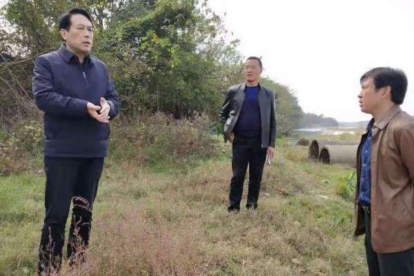 县委书记、县第一总河长康月林巡查攸河　履行河长职责