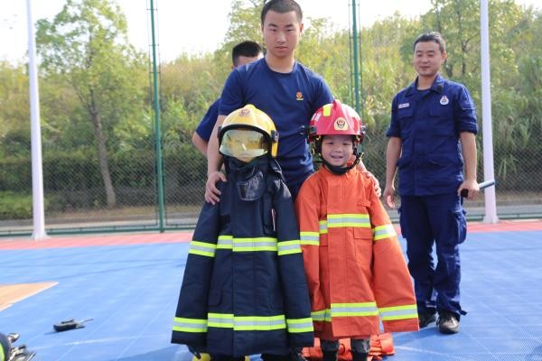 探秘栗雨消防中队 ——天元区火炬幼儿园参观消防队活动