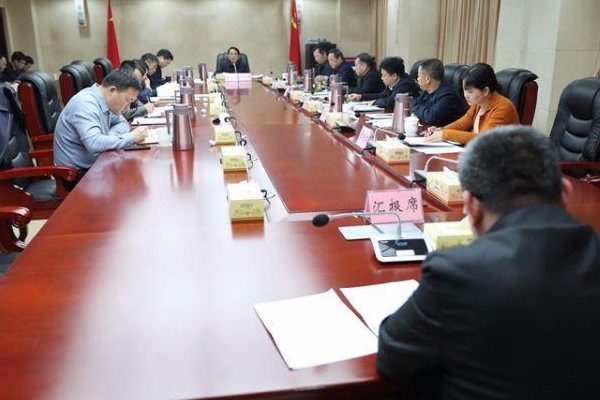 康月林主持召开县委常委会2019年第22次会议