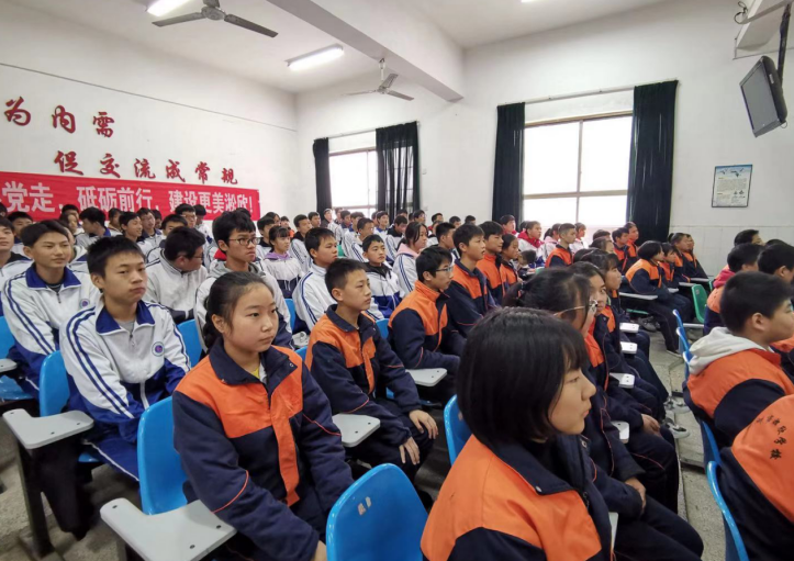 “不忘初心、牢记使命”主题教育微宣讲进校园活动成功举行