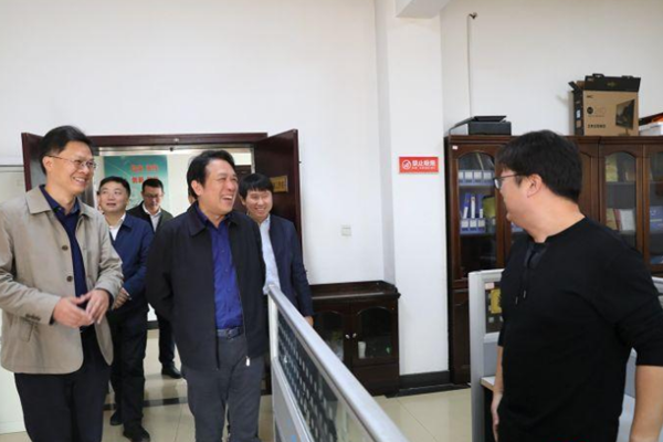 县委书记康月林与全县新闻工作者欢聚一堂　共同庆祝第20个中国记者节　勉励：践行初心使命　争做合格党媒人