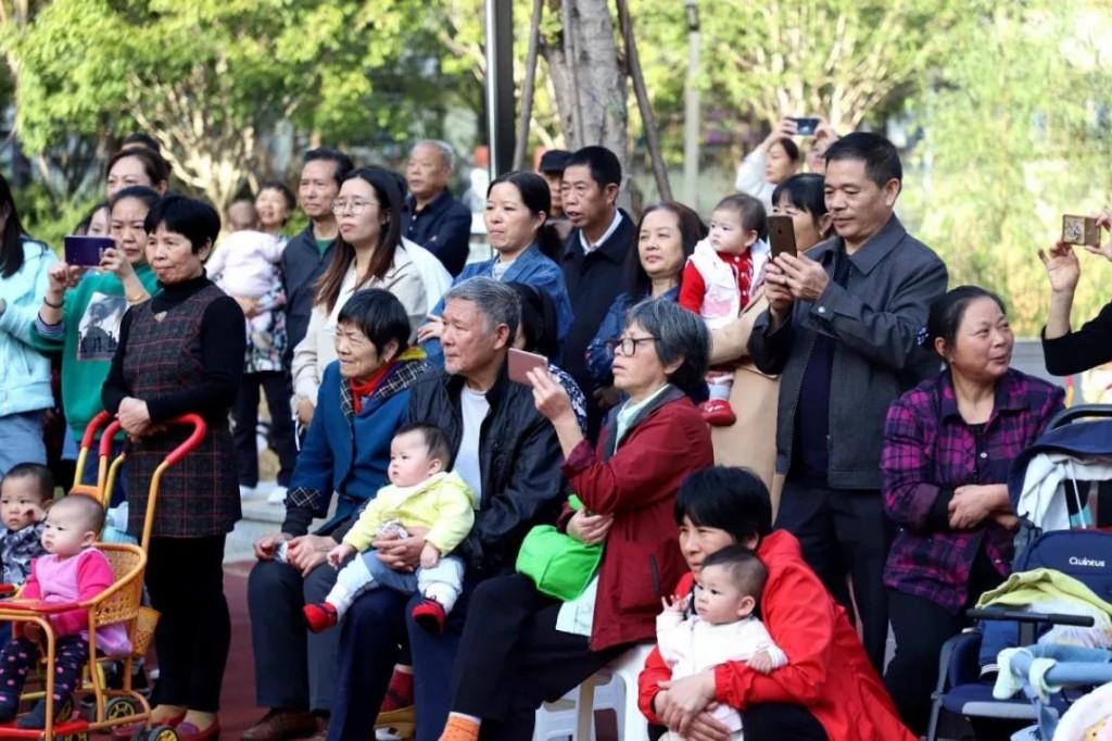 2019年天元区送戏、送书画下乡活动走进小湖塘社区！