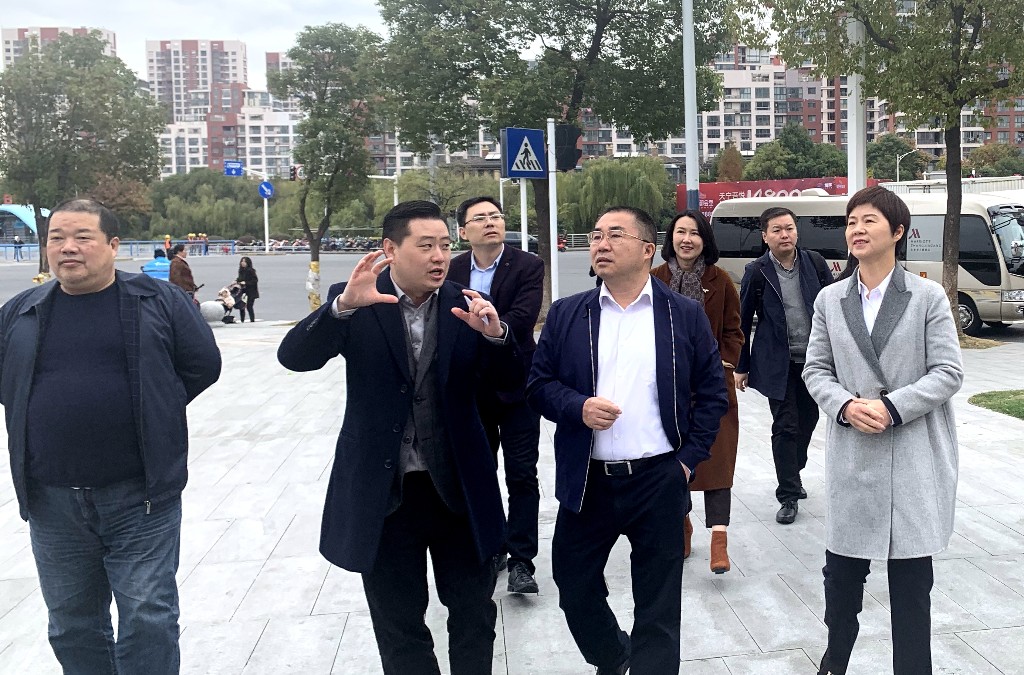 蔡周良率队赴江苏考察商业地产项目