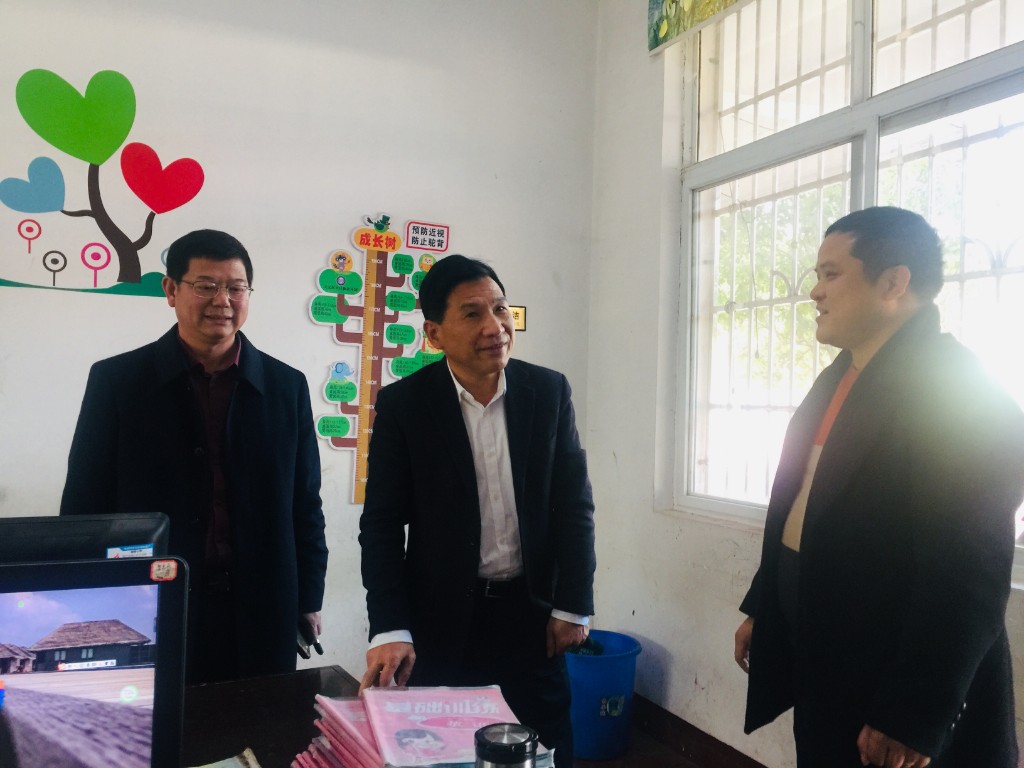 办好农村教育，许孩子一个美好未来 ——市教育局党委书记、局长吴安浩到天元区调研农村学校工作