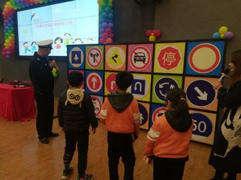 天元交警深入学校开展交通安全知识专题讲座