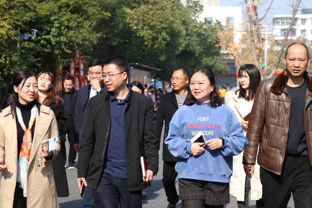 共青团省委调研组深入泰山学校进行调研
