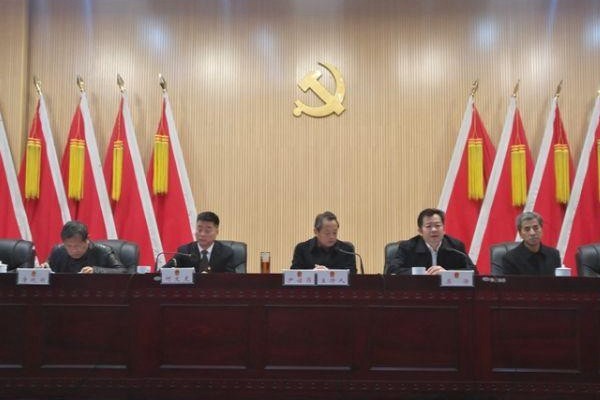 县十七届人大常委会第二十八次会议召开