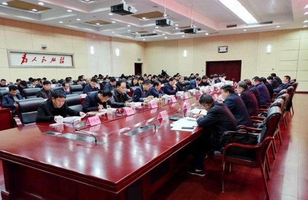 康月林主持召开县委常委会（扩大）会议暨县委经济工作务虚会