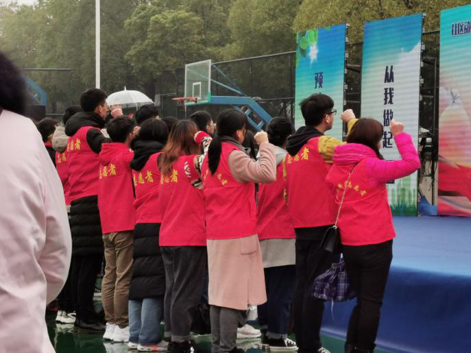 奉献爱心，携手同行，共抗艾滋