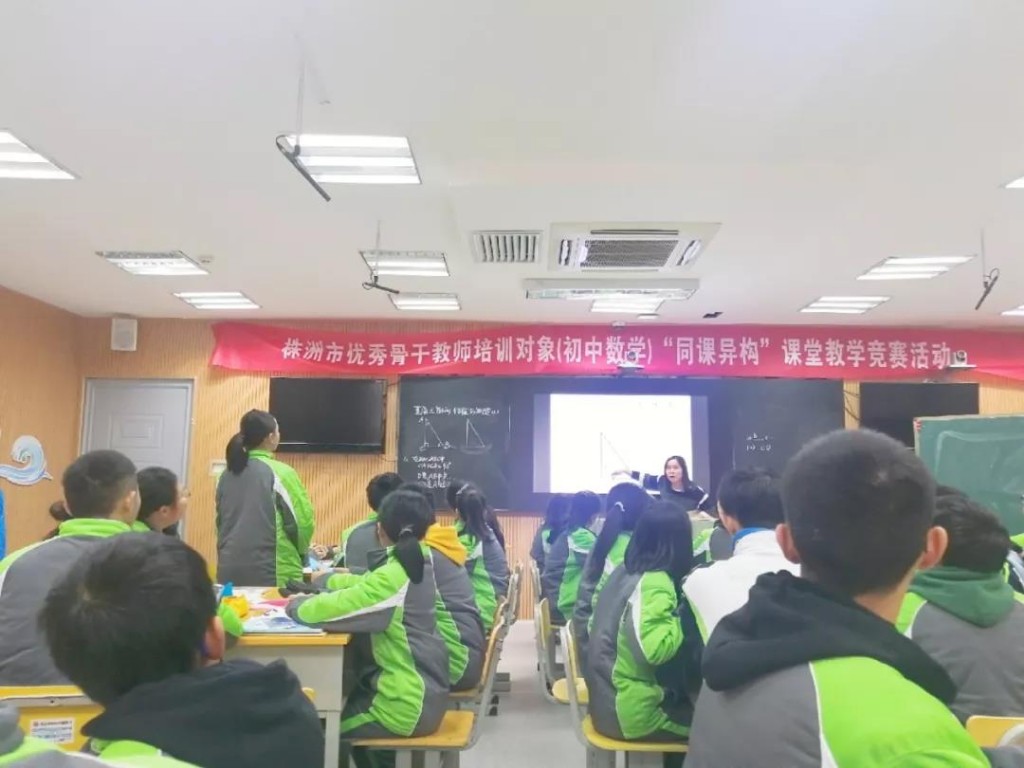 以赛促学，专业引领，同伴互助