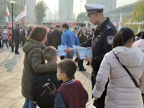 天元交警积极参加普及应急救护知识活动
