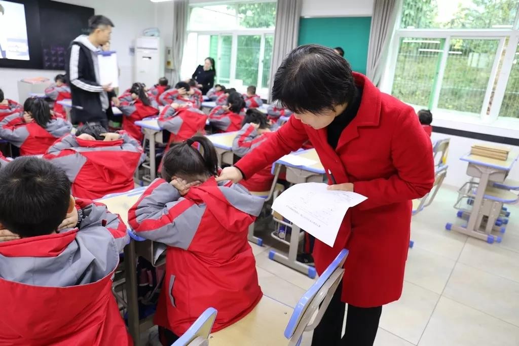 爱护眼睛，守护心灵 ——建宁实验小学爱眼护眼在行动