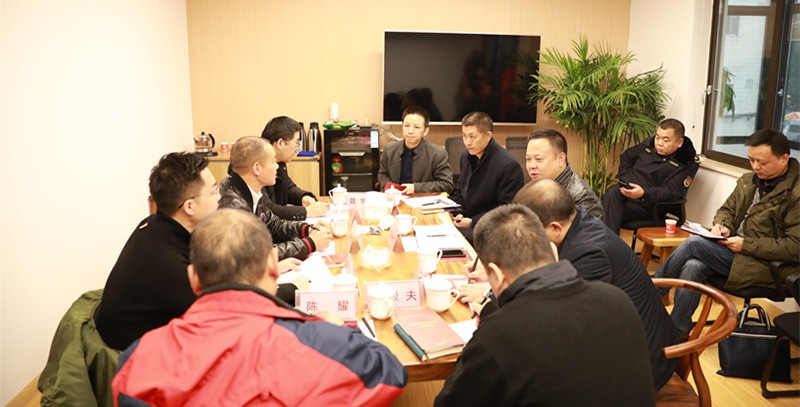 带着责任做服务  带着感情做服务 市城管局温暖企业在行动