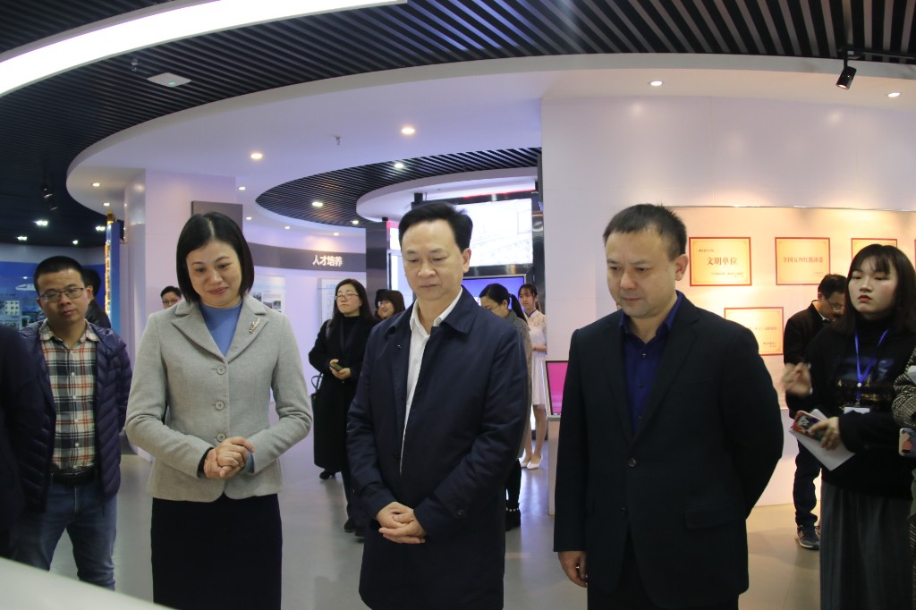 邬凌云带队到职教城调研就业工作