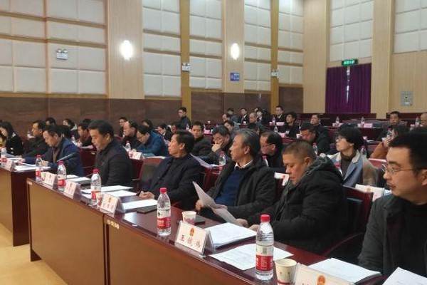 县十七届人大常委会第二十八次会议召开