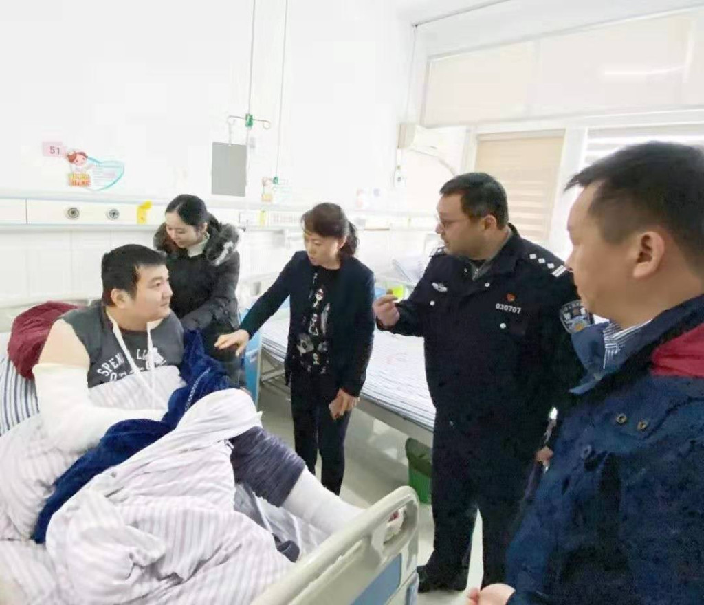 市局领导看望慰问因公负伤民警