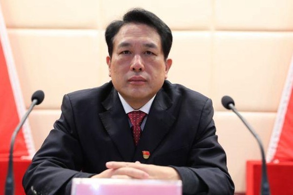 县委十二届九次全会暨县委经济工作会议召开