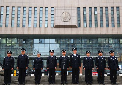 市局机关举行新年首次升国旗仪式