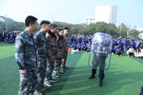 反恐防暴进校园  携手联动保平安