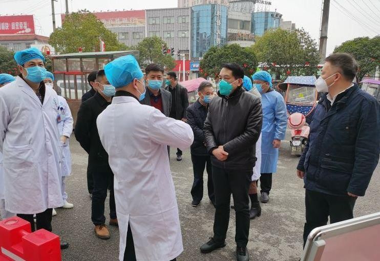 康月林督导检查疫情防控工作 看望慰问一线医务人员