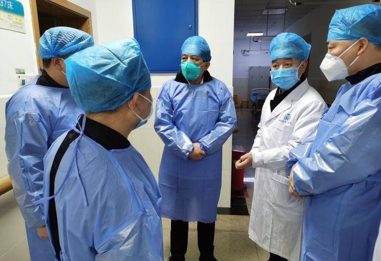 康月林督导检查疫情防控工作 看望慰问一线医务人员