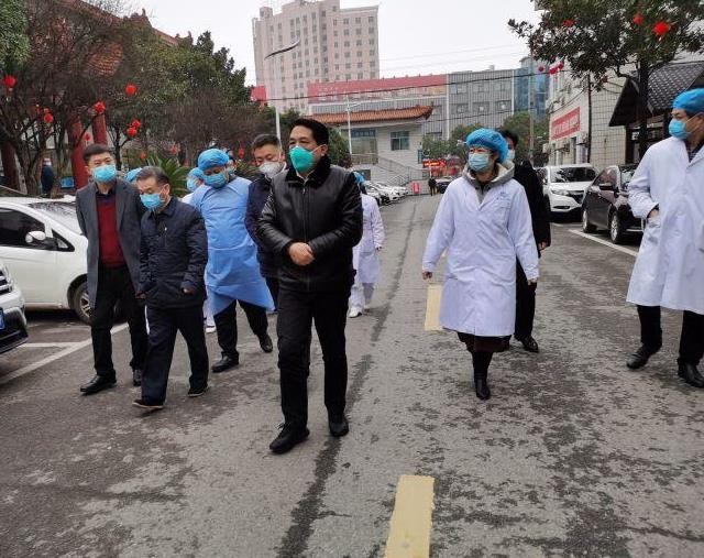 康月林督导检查疫情防控工作 看望慰问一线医务人员